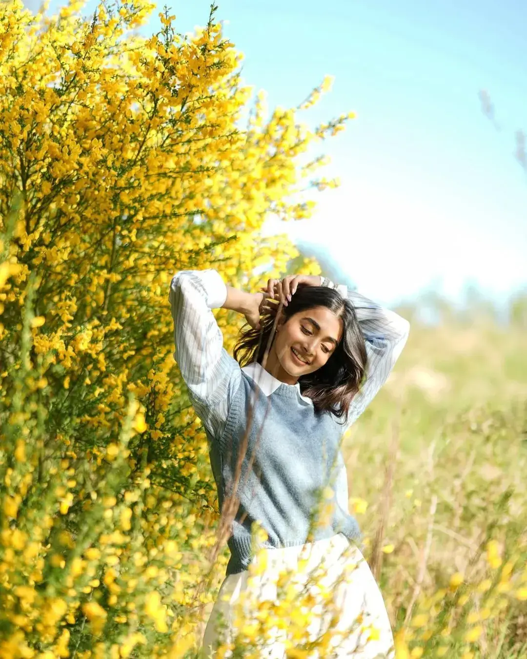 Stunning Beauty Pooja Hegde Glamour Show