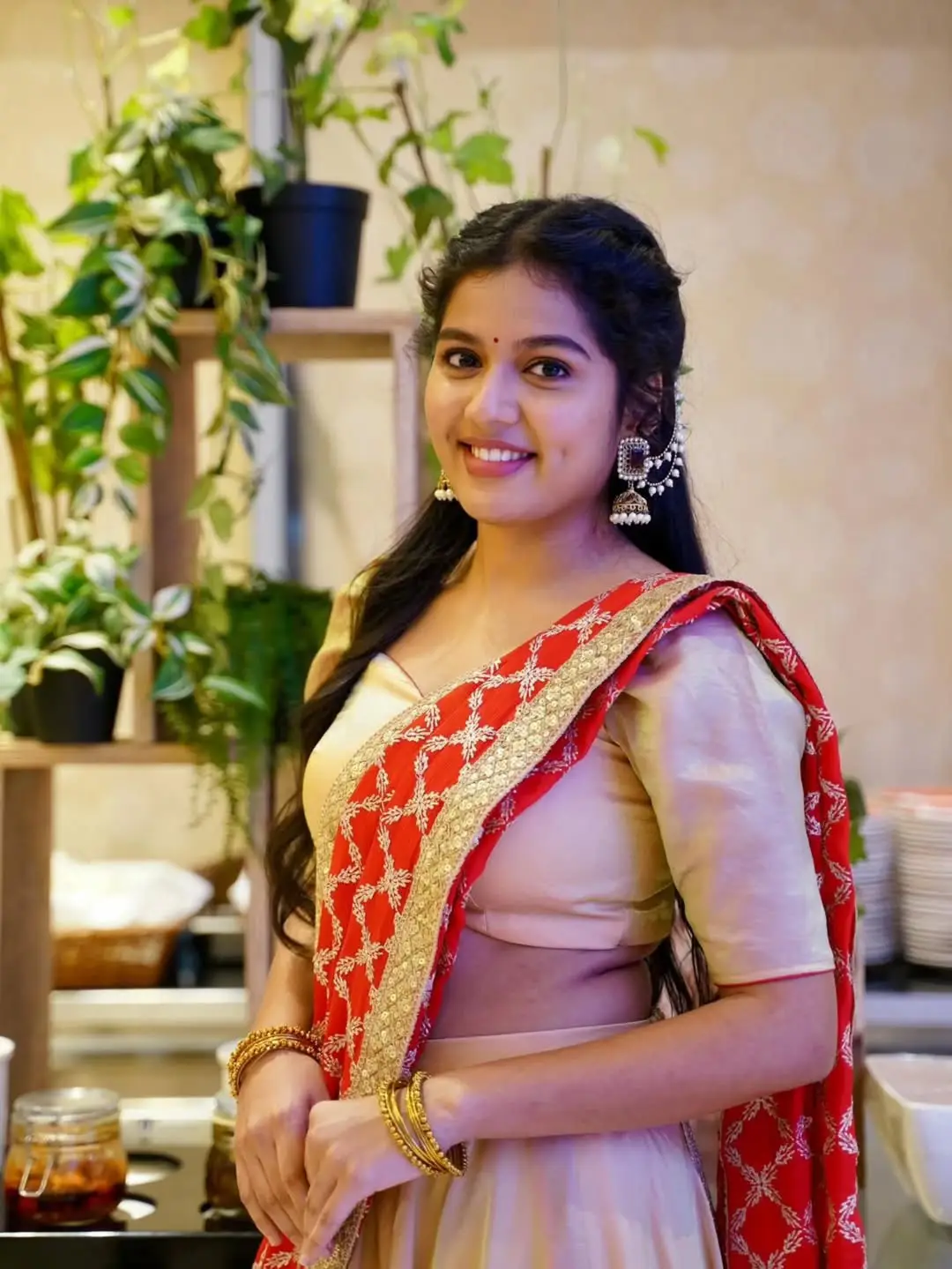 Tejaswini rao traditional look photoshoot goes viral on social media (1)