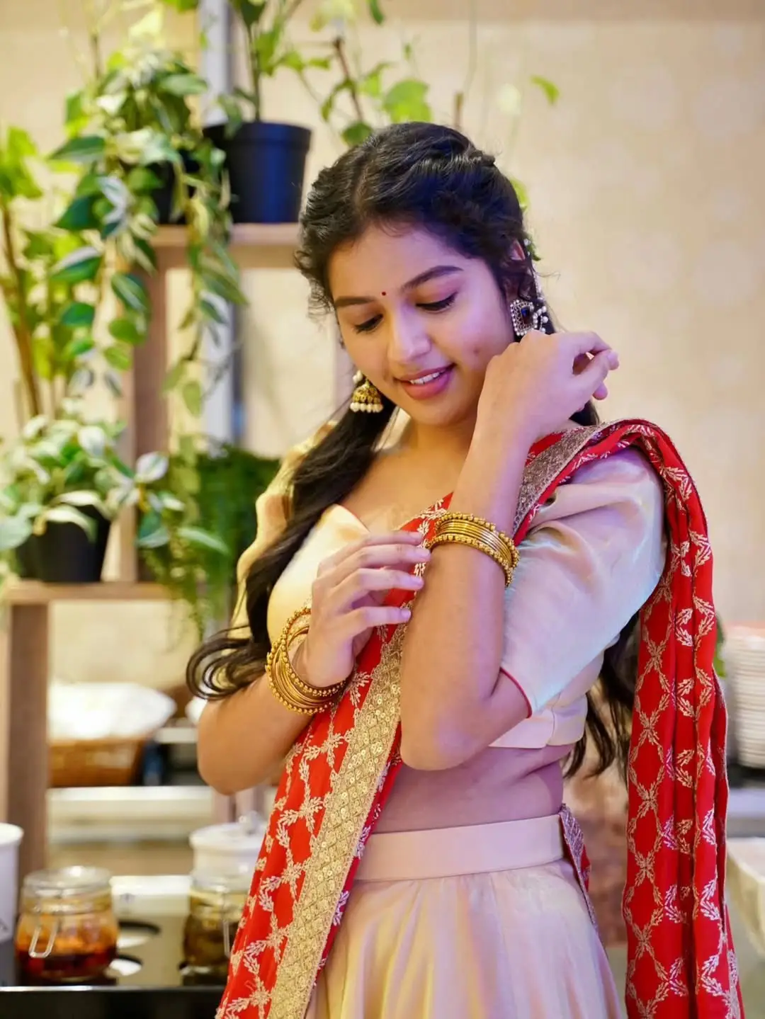 Tejaswini rao traditional look photoshoot goes viral on social media (1)