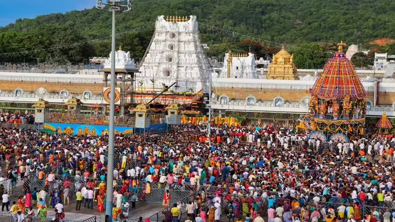 Tirumala : తిరుమల వెళ్లే భక్తులకు బిగ్ అలర్ట్.. టీటీడీ కీలక నిర్ణయం.. పదిరోజులు అందుకు అవకాశం..