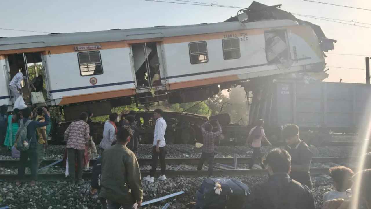 Train Collides: ఛత్తీస్‌ఘడ్‌లో ఘోర ప్రమాదం.. రెండు రైళ్లు ఢీ.. ఆరుగురు దుర్మరణం..