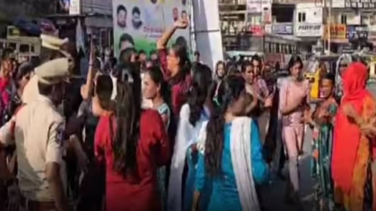 Transgenders : హైదరాబాద్‌లో దారుణం.. హిజ్రాల మధ్య గొడవ.. ఒక్కసారిగా మంటలు అంటుకొని ఎనిమిది మందికి తీవ్రగాయాలు..