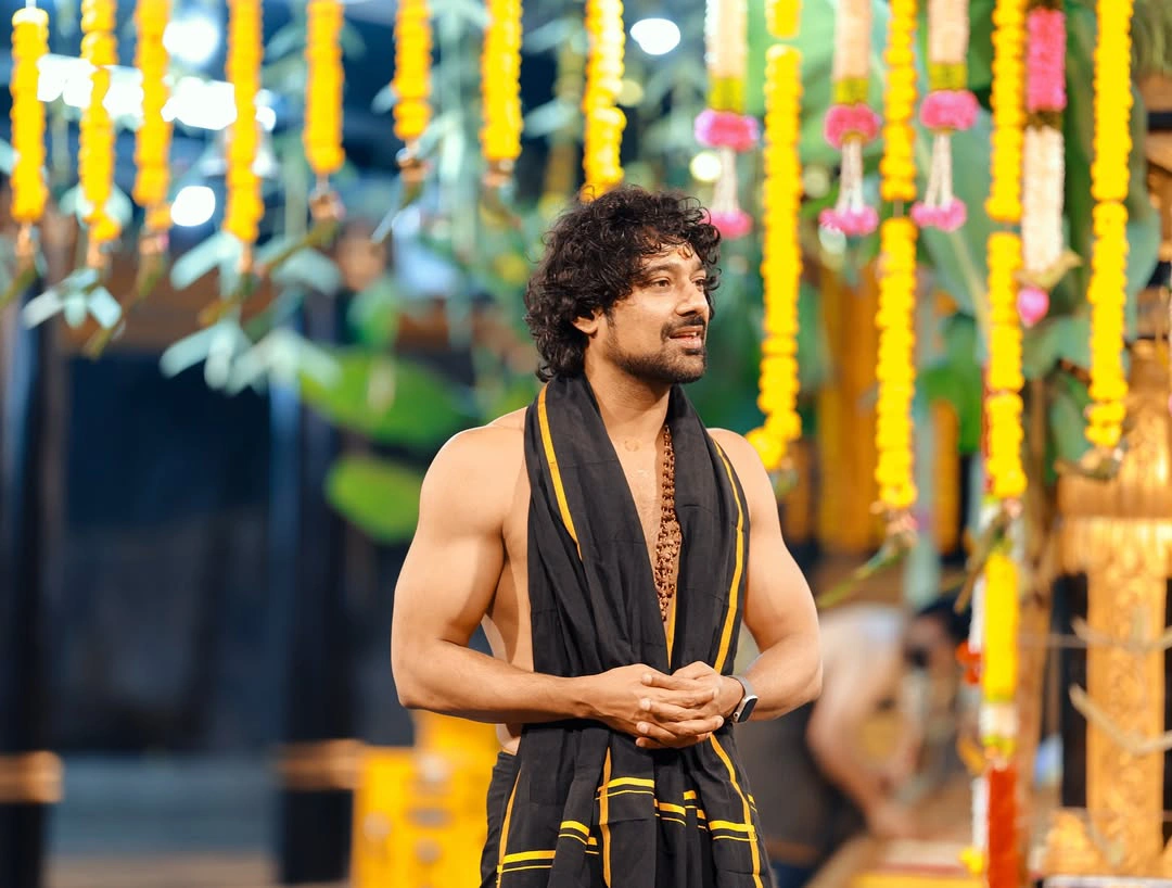 Varun Sandesh Vithika Sheru Performed Ayyappa Swamy Padi Pooja