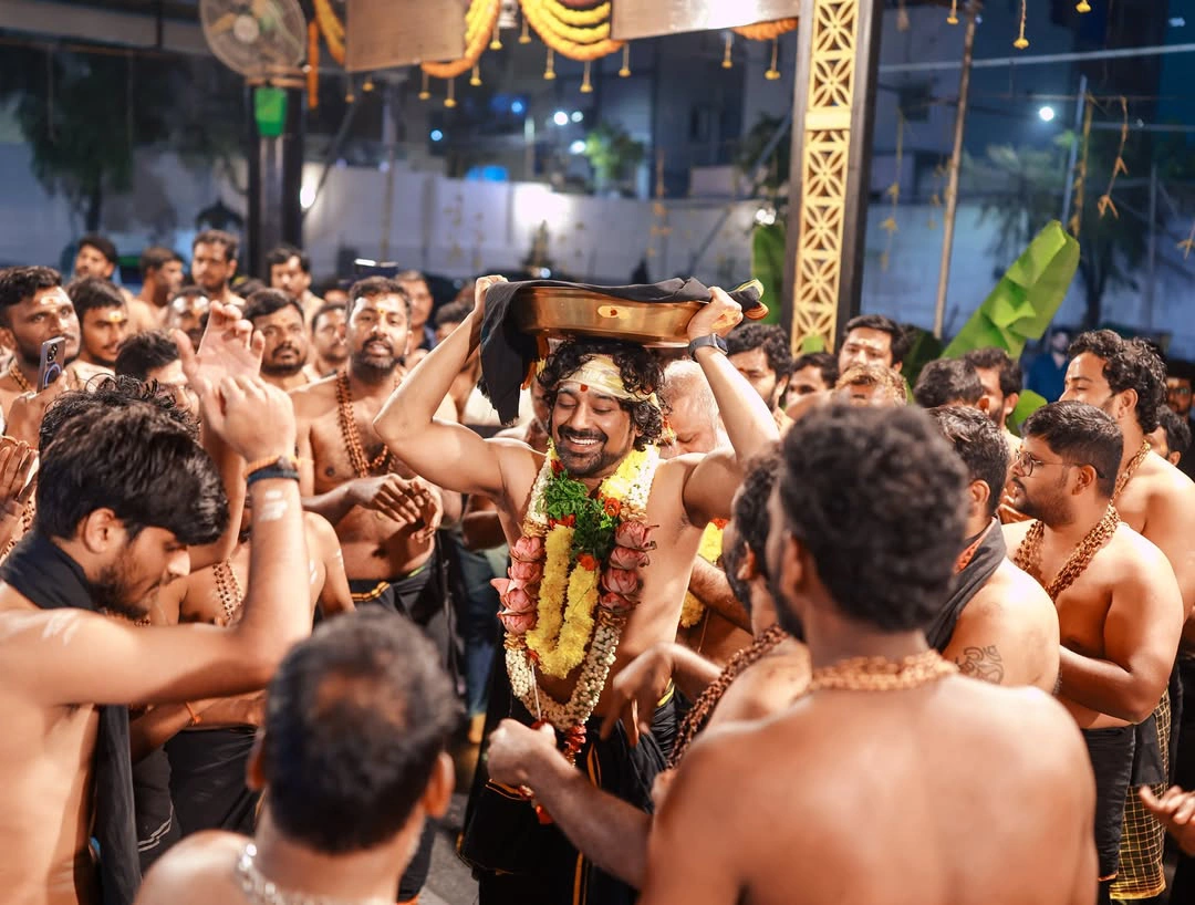 Varun Sandesh Vithika Sheru Performed Ayyappa Swamy Padi Pooja