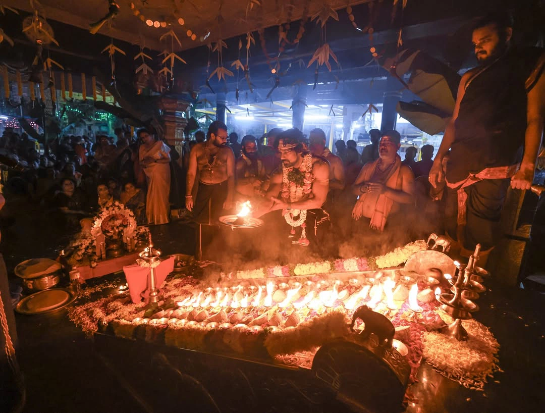 Varun Sandesh Vithika Sheru Performed Ayyappa Swamy Padi Pooja