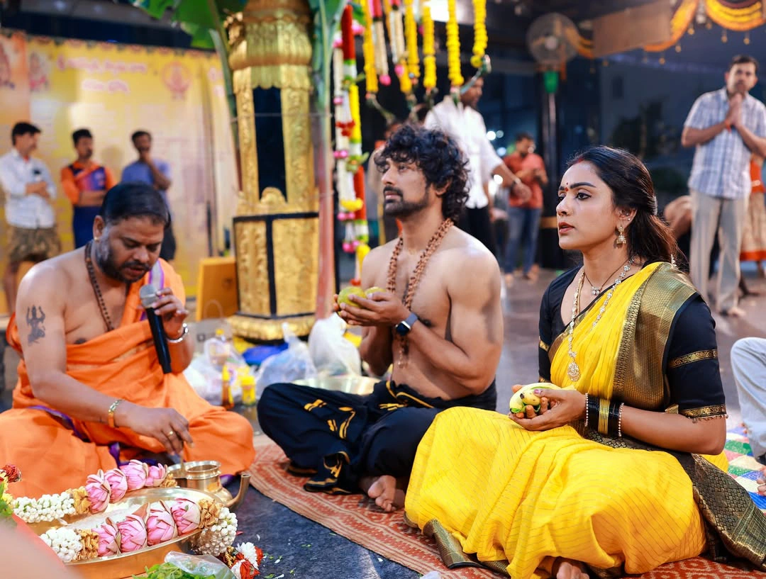 Varun Sandesh Vithika Sheru Performed Ayyappa Swamy Padi Pooja