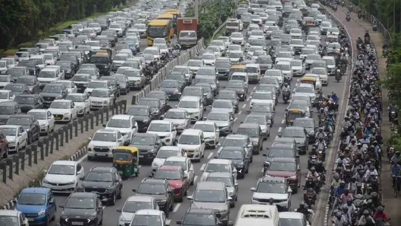 Vehicle Fitness Test Charges: వాహనదారులకు కేంద్రం బిగ్ షాక్.. ఫిట్‌నెస్ టెస్ట్ ఫీజులు భారీగా పెంపు.. ఏ వాహనానికి ఎంత పెంచారంటే..