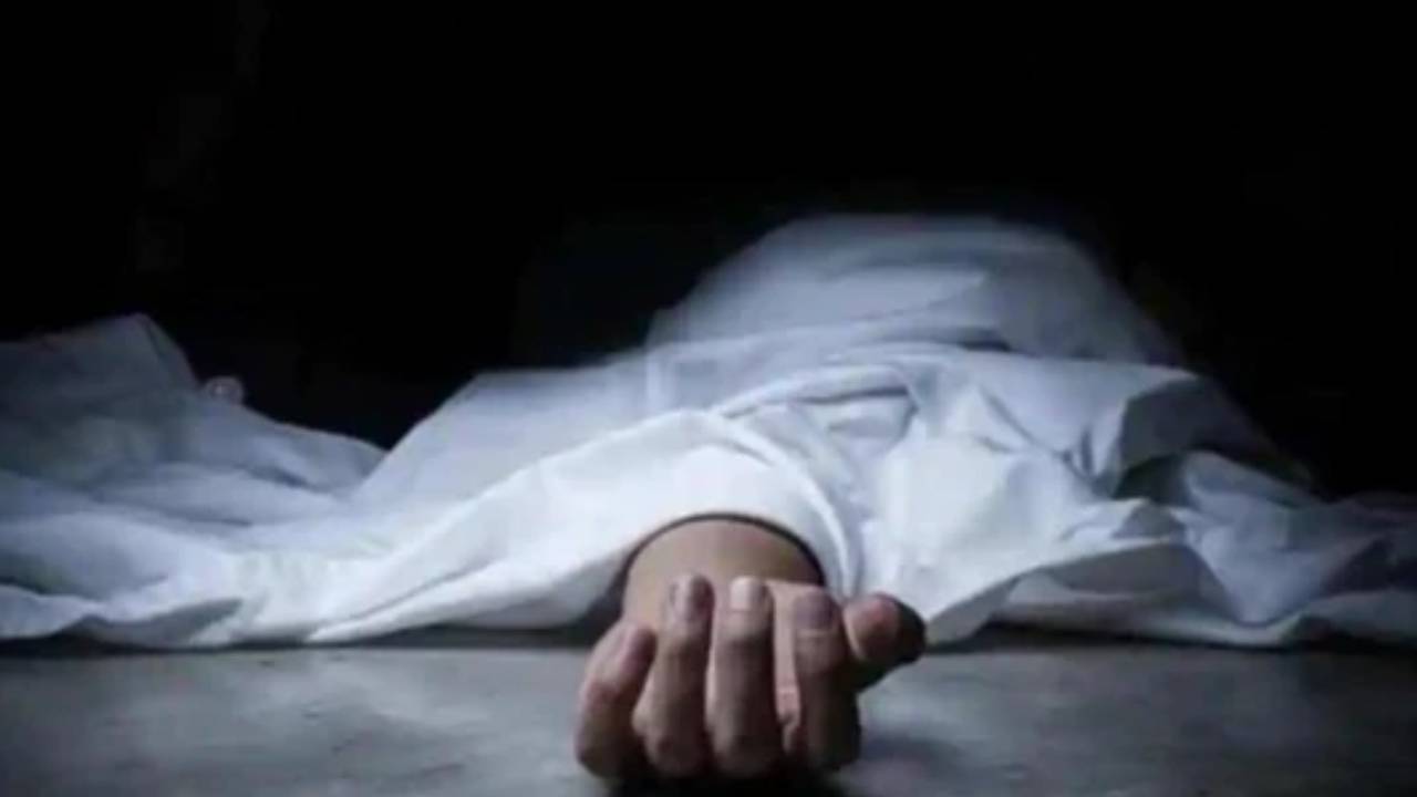 Telangana : వికారాబాద్ జిల్లాలో దారుణ ఘటన.. నలుగురు మృతి.. తప్పించుకున్న పెద్ద కుమార్తె..