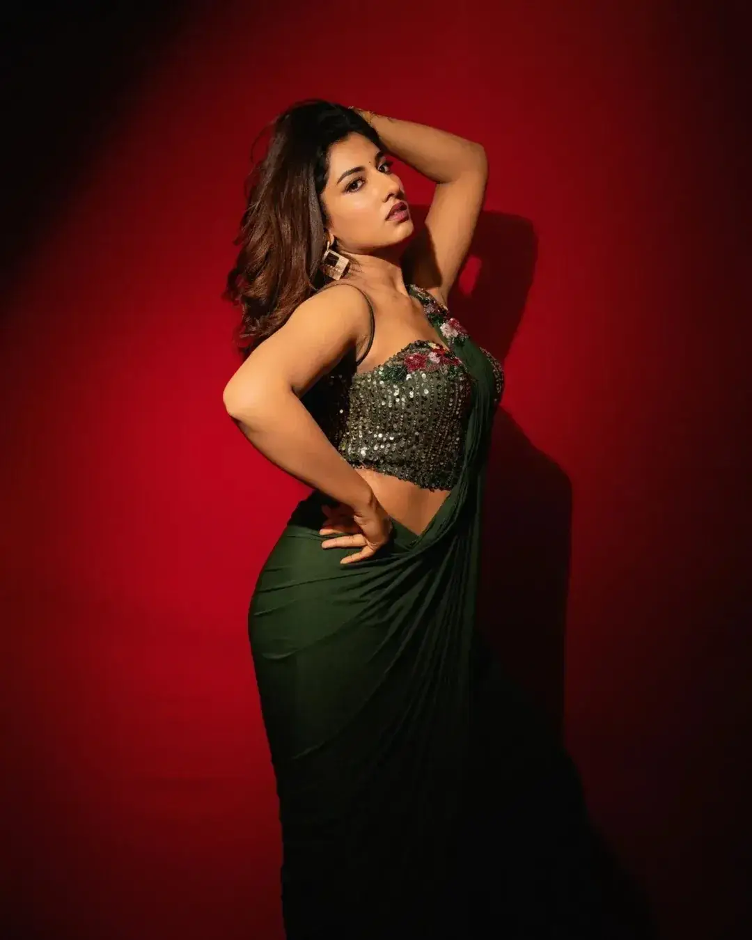 Vishnu Priya latest glamour photo shoot is going viral on social media. (1)