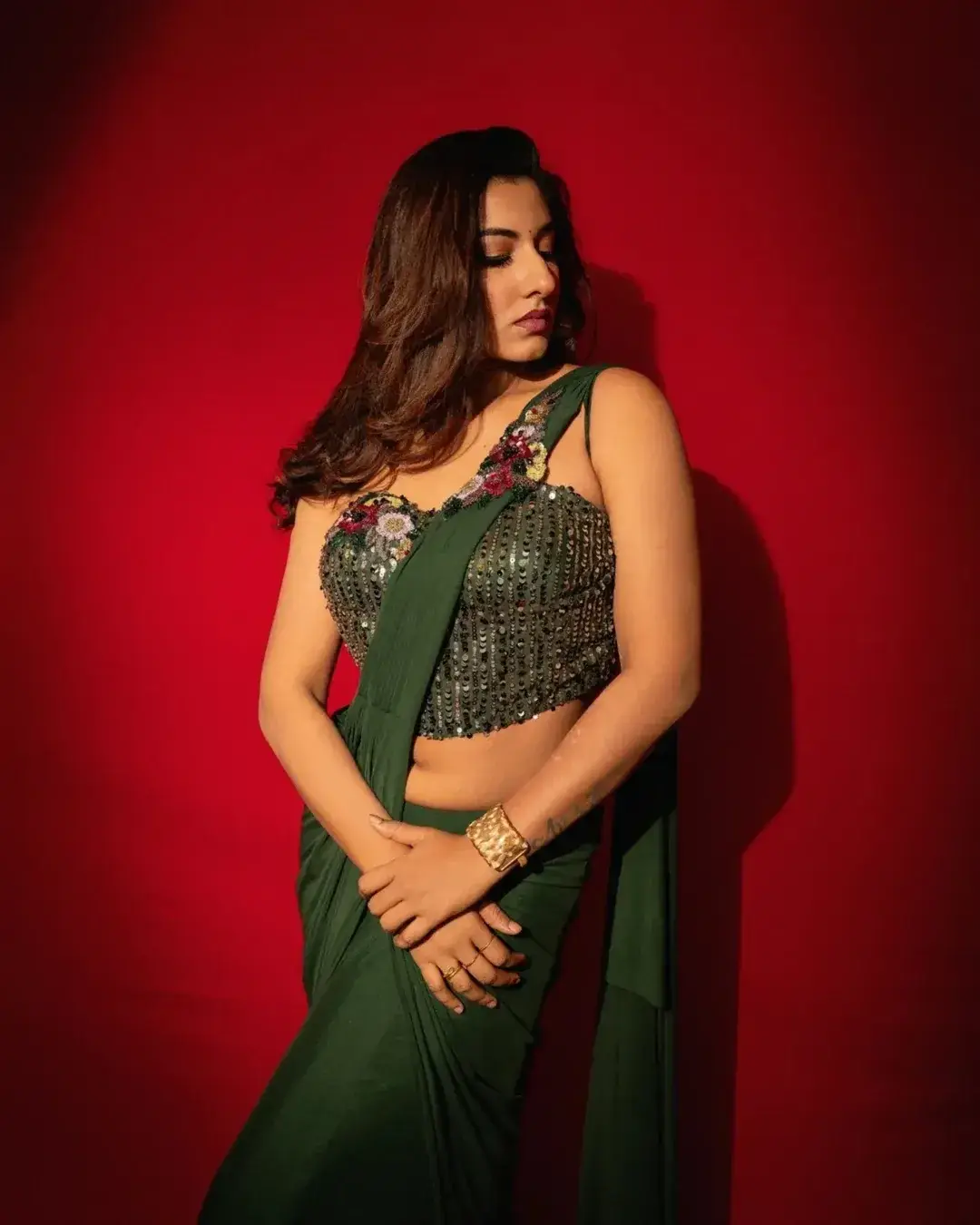 Vishnu Priya latest glamour photo shoot is going viral on social media. (1)