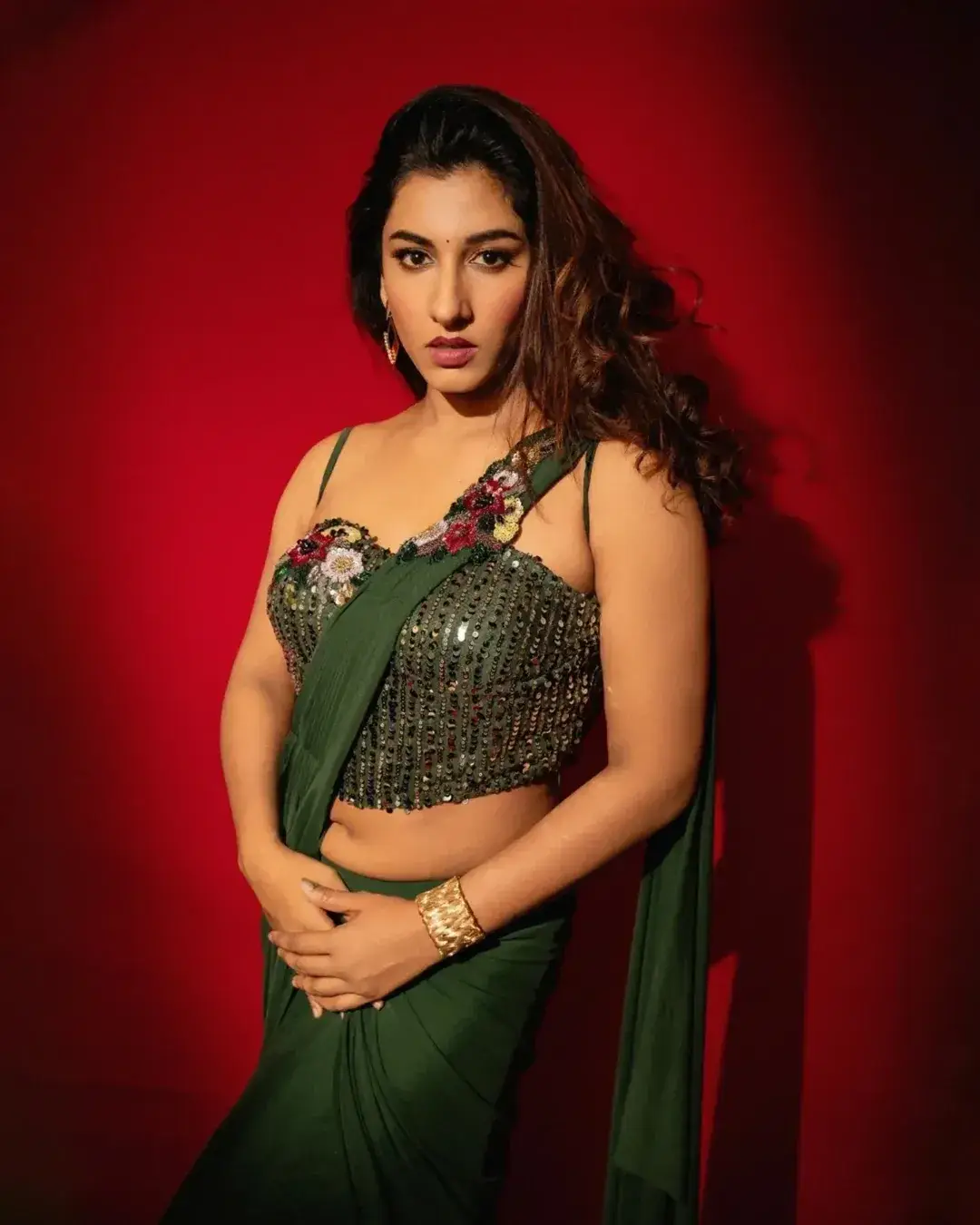 Vishnu Priya latest glamour photo shoot is going viral on social media. (1)