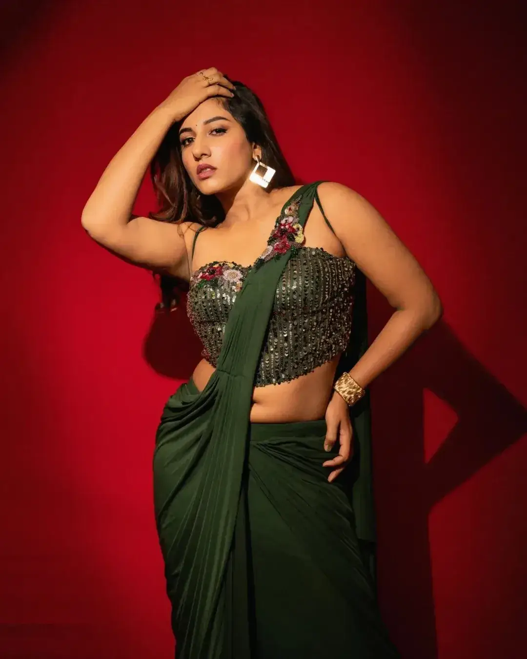 Vishnu Priya latest glamour photo shoot is going viral on social media. (1)