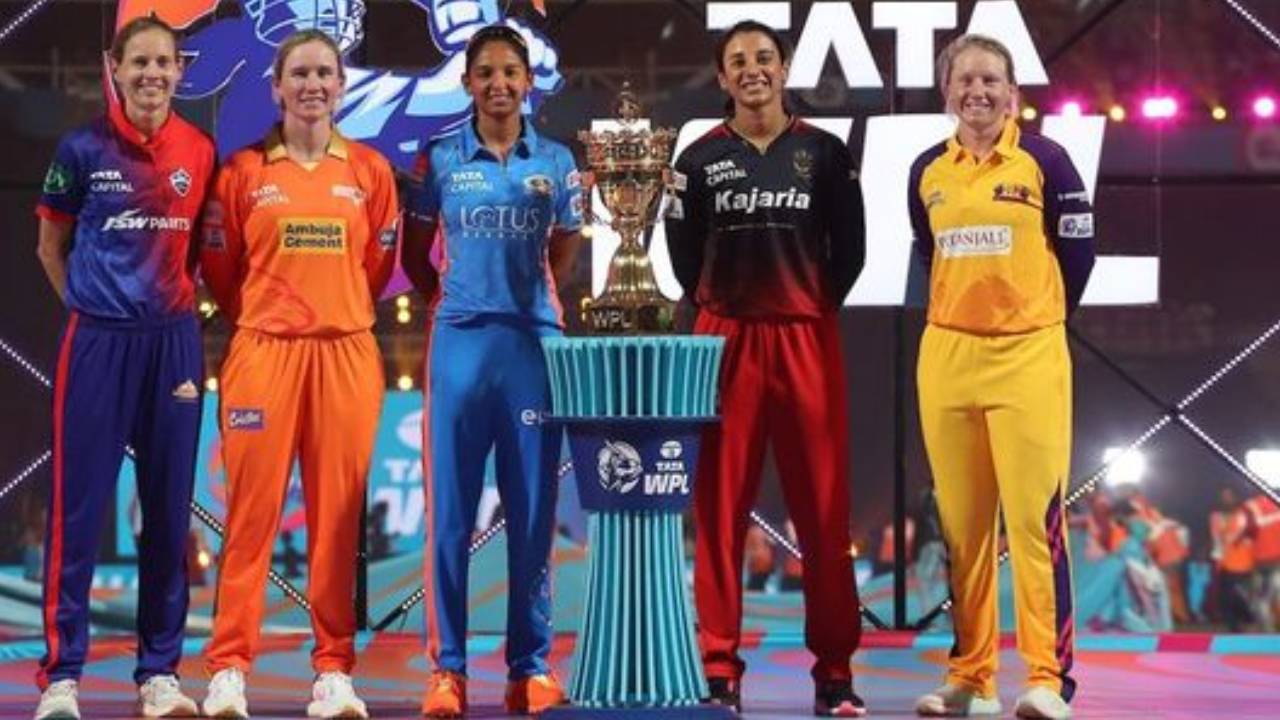 WPL 2026 Auction : డబ్ల్యూపీఎల్‌ వేలం.. RTM ఉపయోగించి ఏ జట్టు ఏ ఆటగాళ్లను తిరిగి కొనుగోలు చేయవచ్చు? ఫుల్ డీటెయిల్స్ ఇవే..