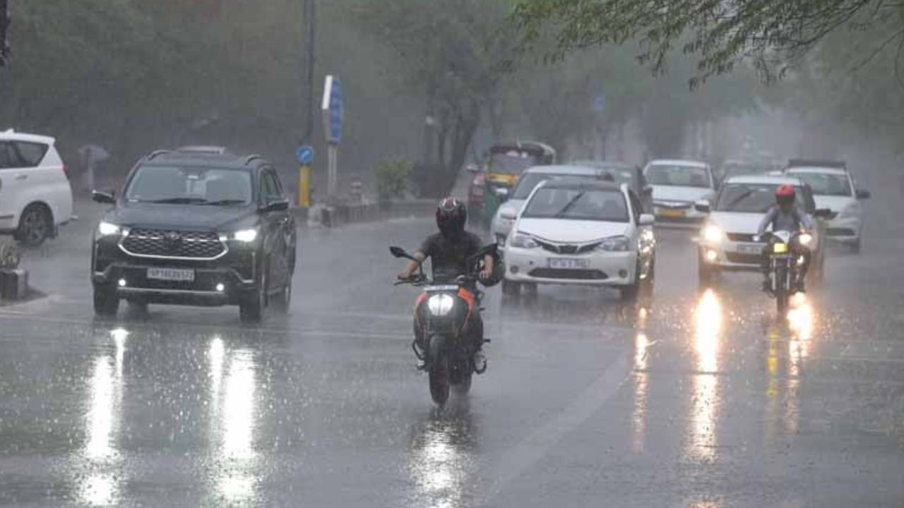 Rain Alert : మరో రెండు రోజులు ఈ జిల్లాల్లో వర్షాలే వర్షాలు.. వాతావరణశాఖ హెచ్చరికలు జారీ..  గత 10 ఏళ్లలో అత్యంత అధిక వర్షపాతంగా రికార్డు..