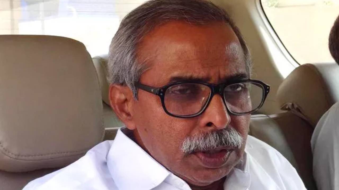 సీఎంకే నోటీసులు పంపిన సీఐ.. పులివెందుల మాజీ పోలీసు అధికారి డిస్మిస్