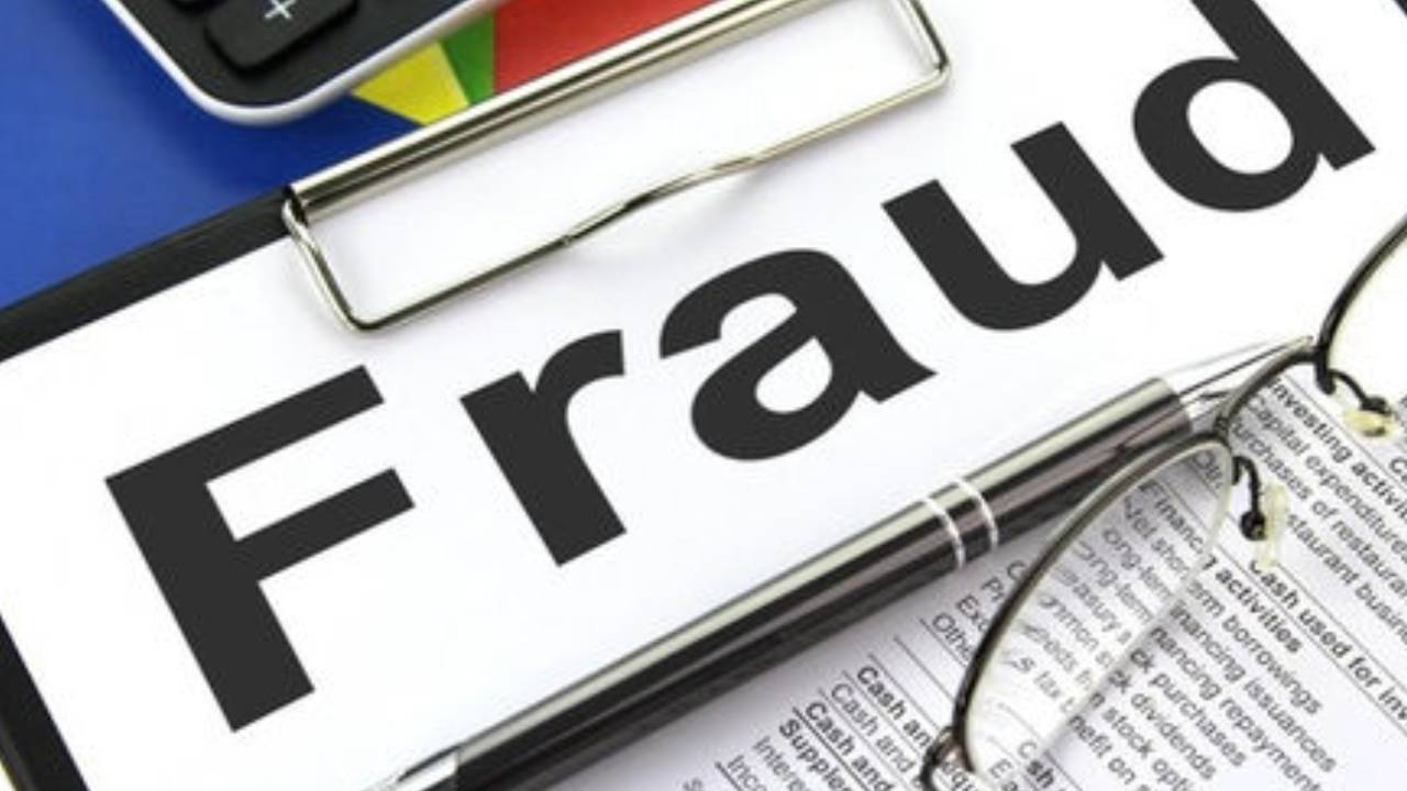 కిలాడీ లేడీ.. భర్త, అత్తామామలు చనిపోయారంటూ ఆస్తులు విక్రయం.. ఆలస్యంగా వెలుగులోకి ఘటన