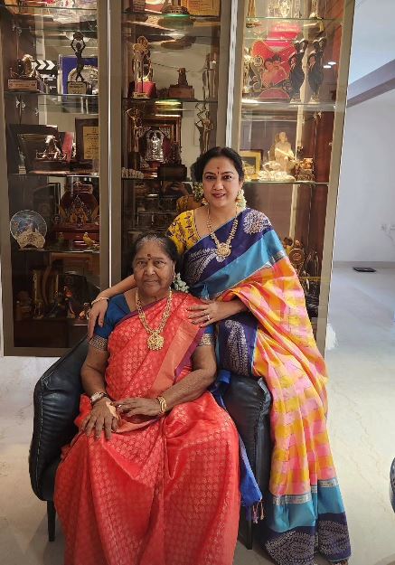 Actress Hema Kolla Mother Passed Away With Health Issues 