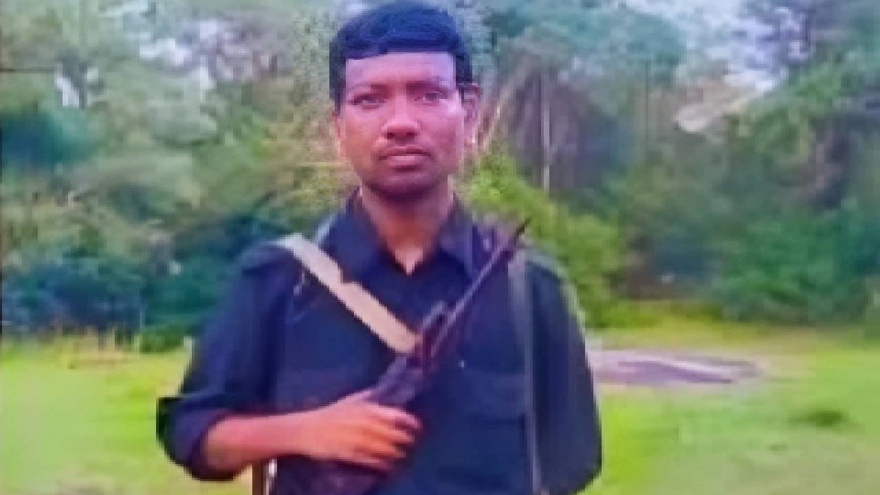 హిడ్మా ఎవరు? ఈ భారీ గెరిల్లా దాడుల వ్యూహకర్తపై రూ.కోటి రివార్డు.. ఎన్ని భీకరదాడులు చేశాడో, ఎలా తప్పించుకునేవాడో తెలుసా?