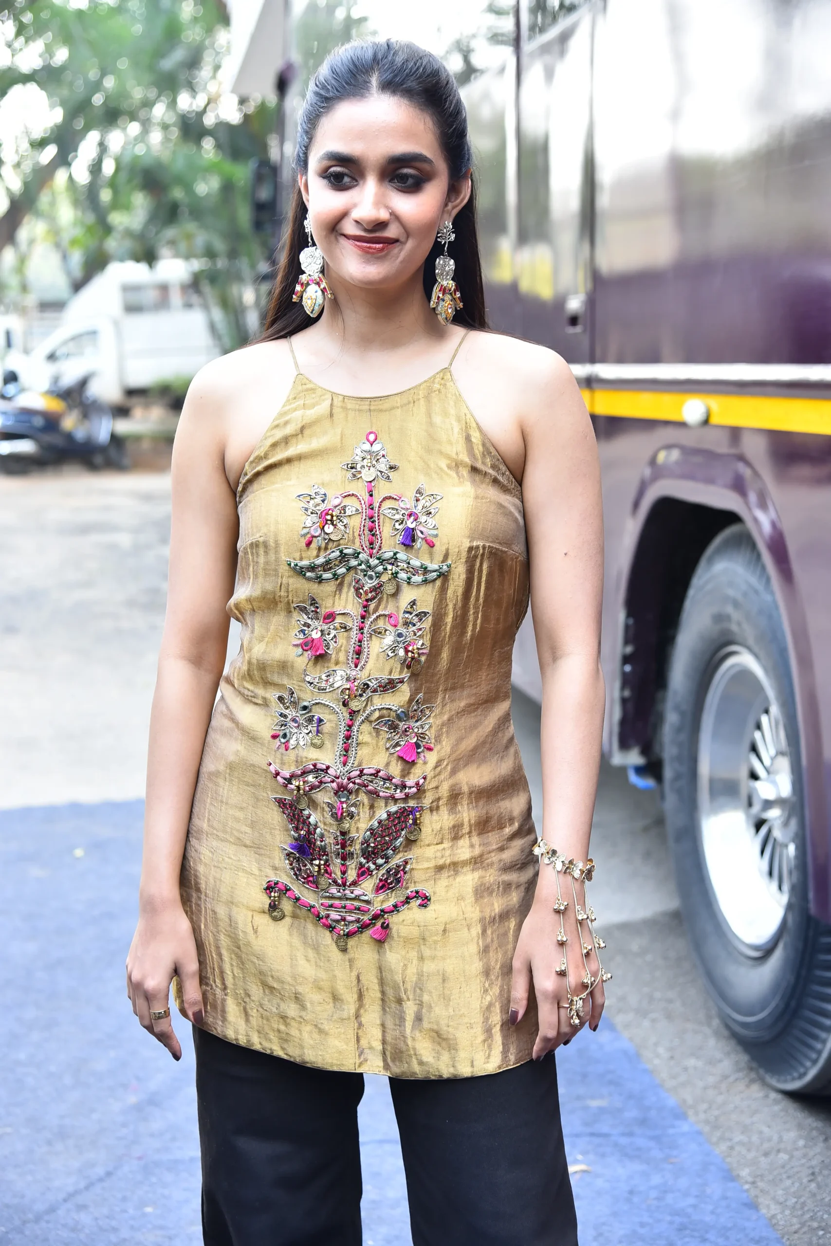 keerthy suresh revolver rita movie telugu release press meet photos (12)