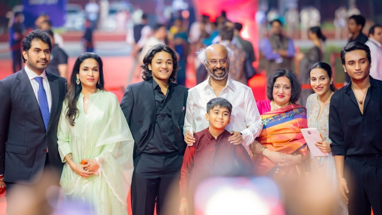 Rajinikanth Family : రజినీకాంత్ ఫుల్ ఫ్యామిలీ ఫొటో వైరల్.. ఎవరెవరు ఉన్నారంటే.. ధనుష్ కూడా ఉంటే బాగుండు..