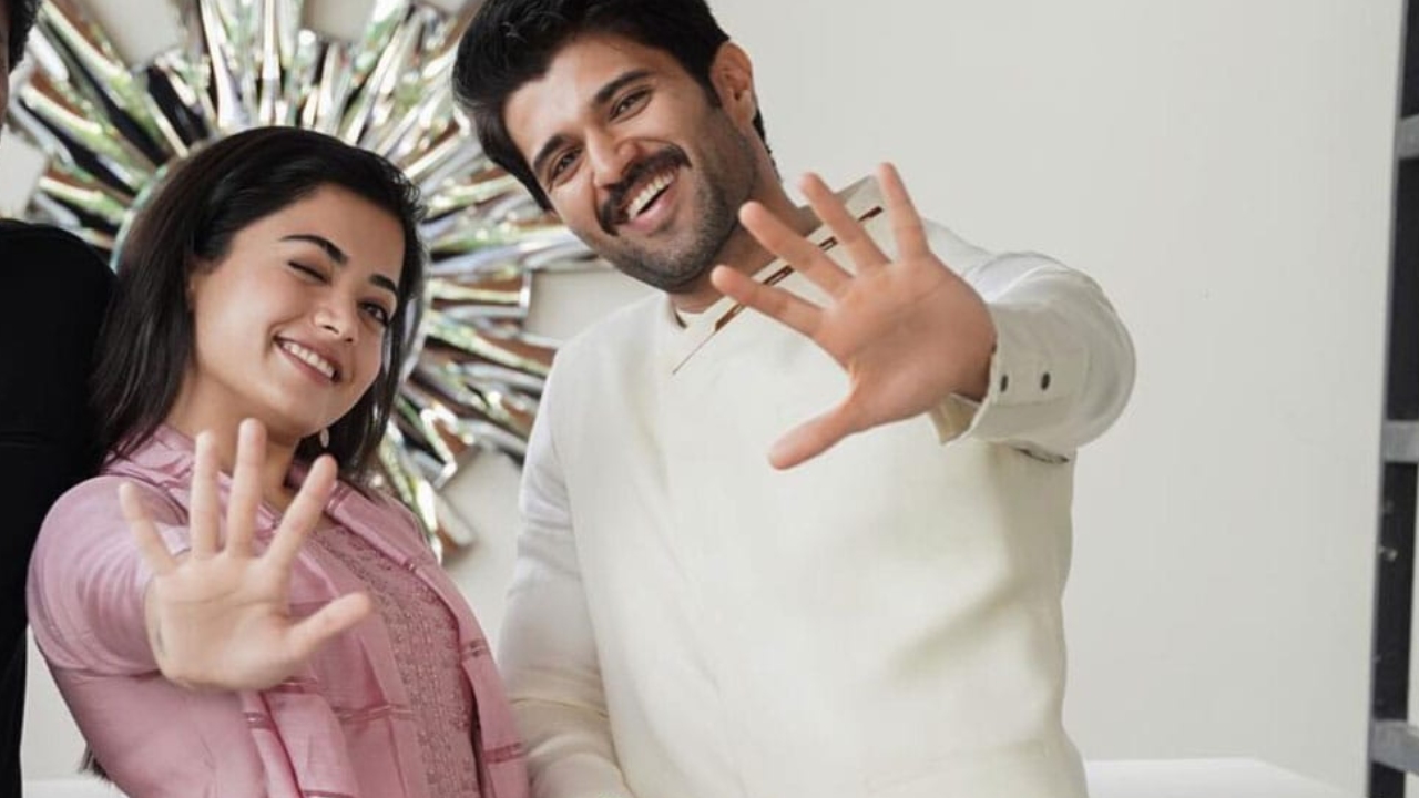 Vijay – Rashmika : నిశ్చితార్థం తర్వాత మొదటిసారి ఇద్దరూ ఒకే స్టేజిపై..? ఫ్యాన్స్ కి పండగే.. ఇప్పటికైనా చెప్తారా? Vijay – Rashmika : నిశ్చితార్థం తర్వాత మొదటిసారి ఇద్దరూ ఒకే స్టేజిపై..? ఫ్యాన్స్ కి పండగే.. ఇప్పటికైనా చెప్తారా?