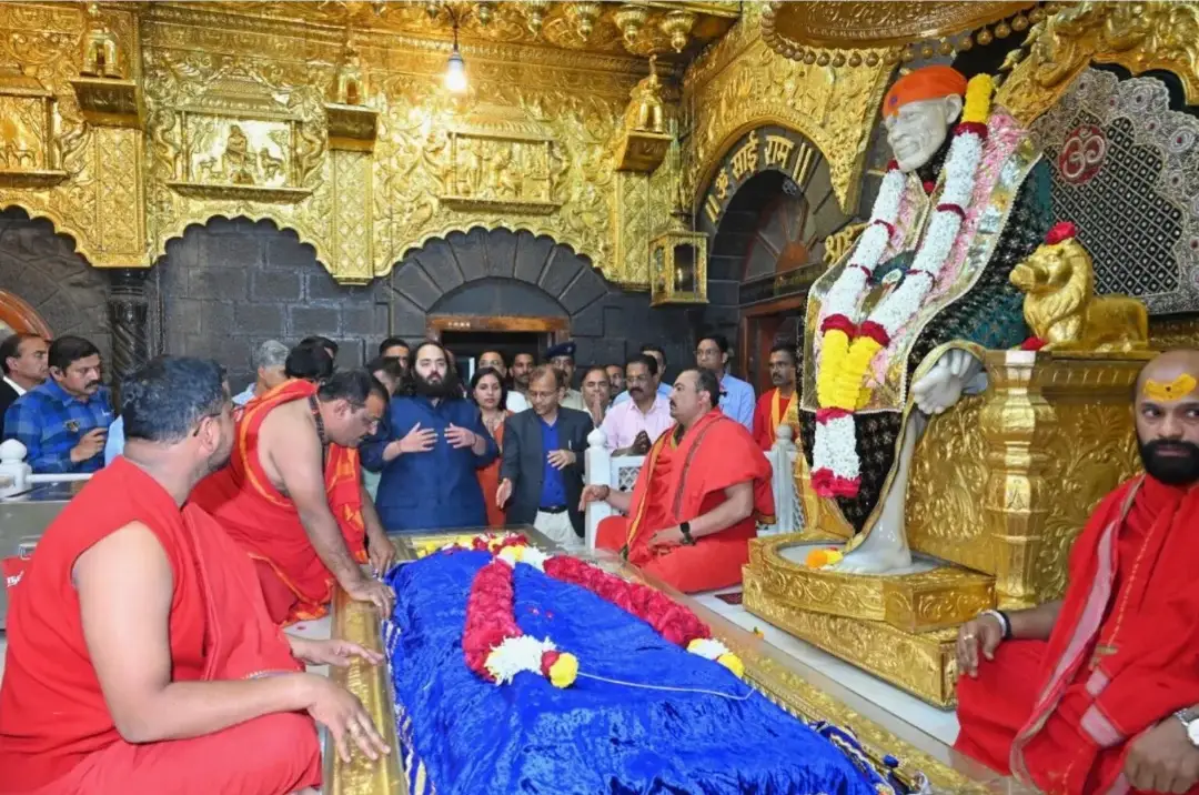 Anant Ambani visit Shirdi Sai Baba Temple