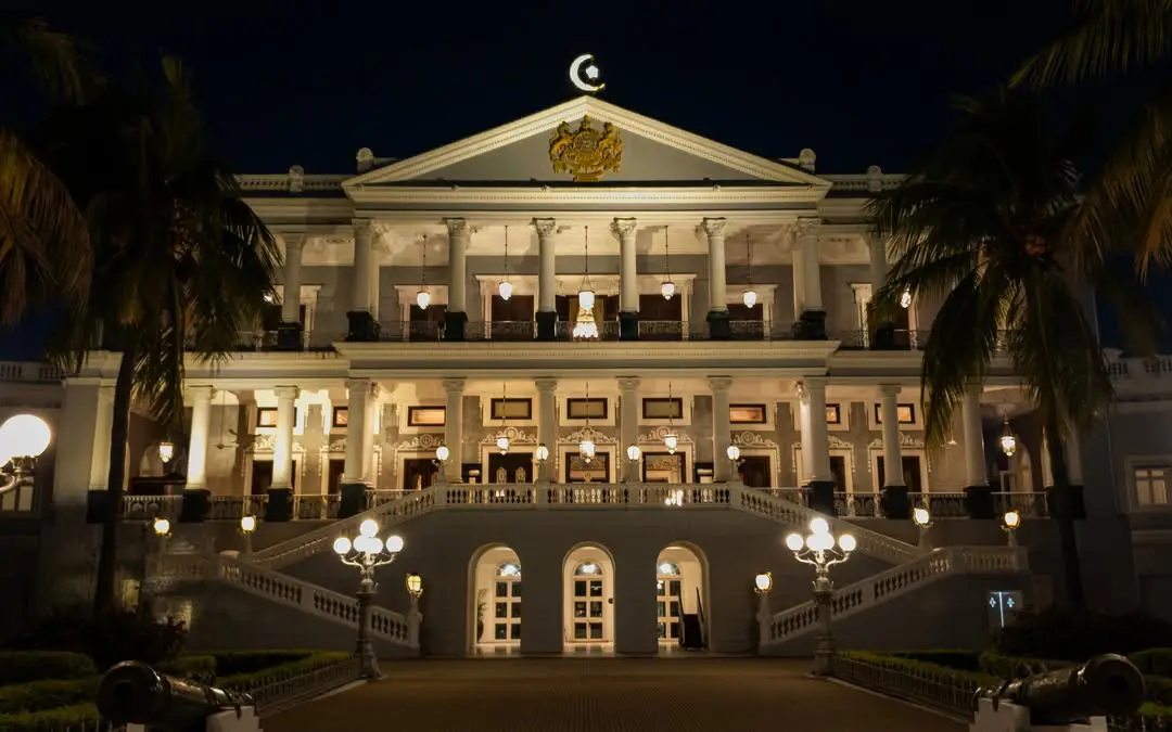 మెస్సీ రాకతో హైదరాబాద్లోని ప్రముఖ హోటల్గా పేరున్న ఫలక్నుమా ప్యాలెస్ మరోసారి వార్తల్లో నిలువనుంది.