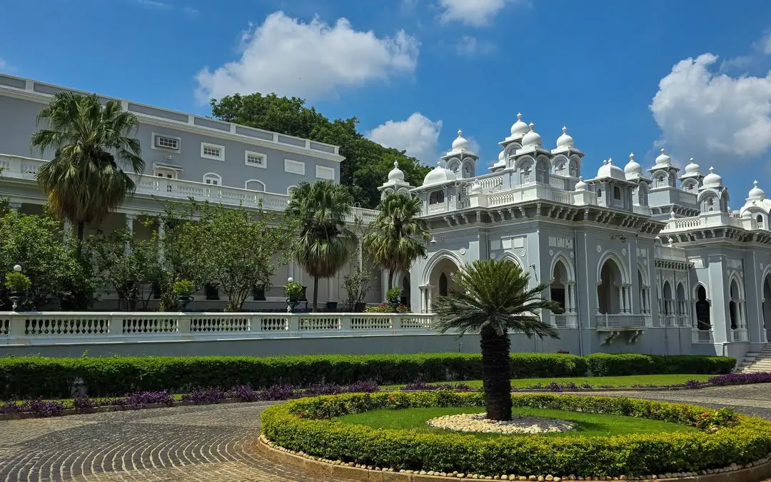 అర్జెంటీనా ఫుట్బాల్ దిగ్గజం లియోనల్ మెస్సీ హైదరాబాద్ రానున్నారు. ఫలక్నుమా ప్యాలెస్లో మెస్సి బస చేస్తారు.