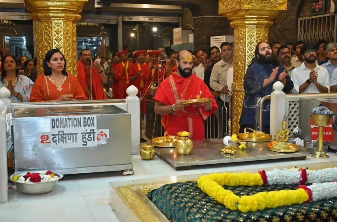 Anant Ambani visit Shirdi Sai Baba Temple