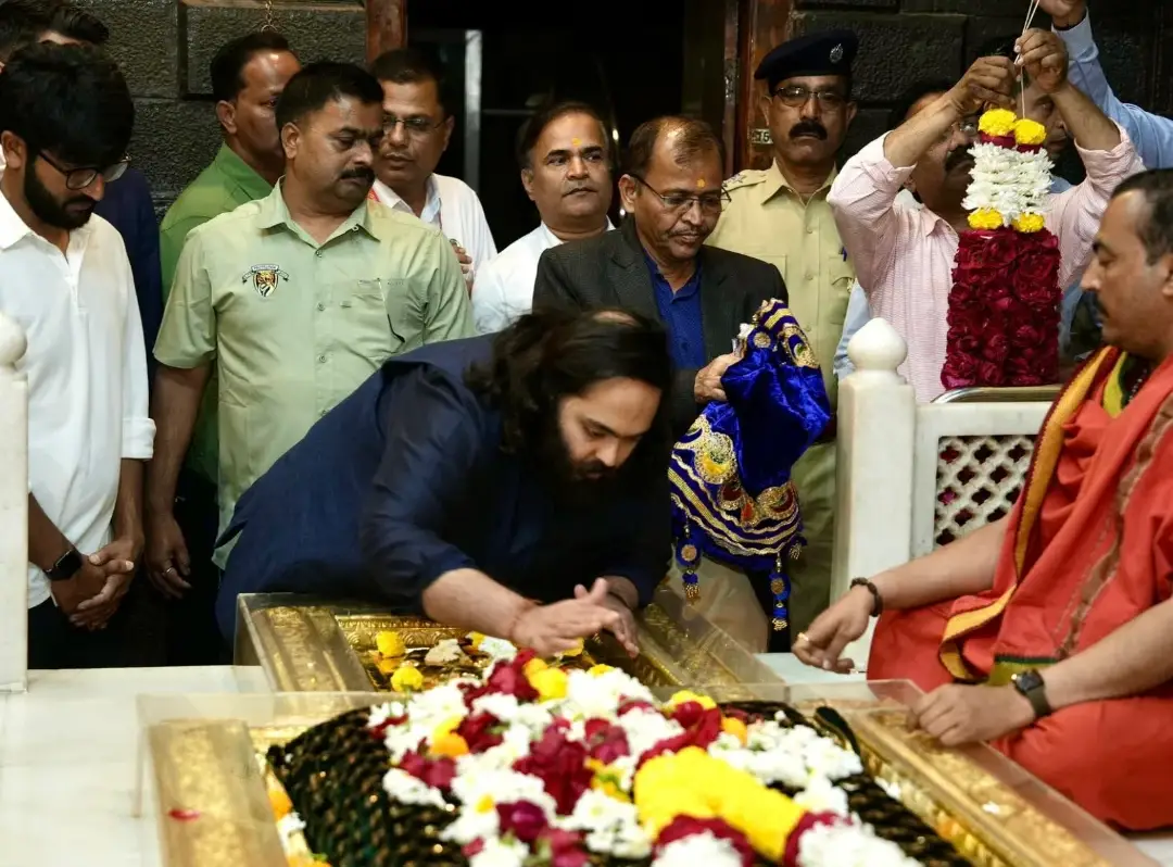 Anant Ambani visit Shirdi Sai Baba Temple