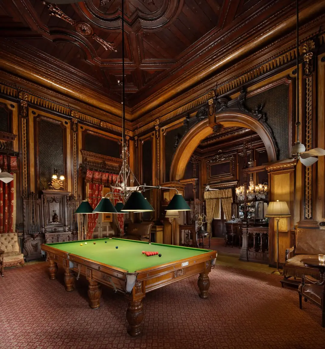 గ్లోబల్ ఎంటర్ప్రెన్యూర్షిప్ సమిట్కు నాటి, ప్రస్తుత అమెరికా అధ్యక్షుడు డొనాల్డ్ ట్రంప్ కుమార్తె ఇవాంక ట్రంప్తోపాటు ప్రముఖులకు 2017 నవంబర్ 28న కేంద్ర ప్రభుత్వం 101 సీట్ల డైనింగ్ టేబుల్ పై విందు ఏర్పాటు చేసింది.