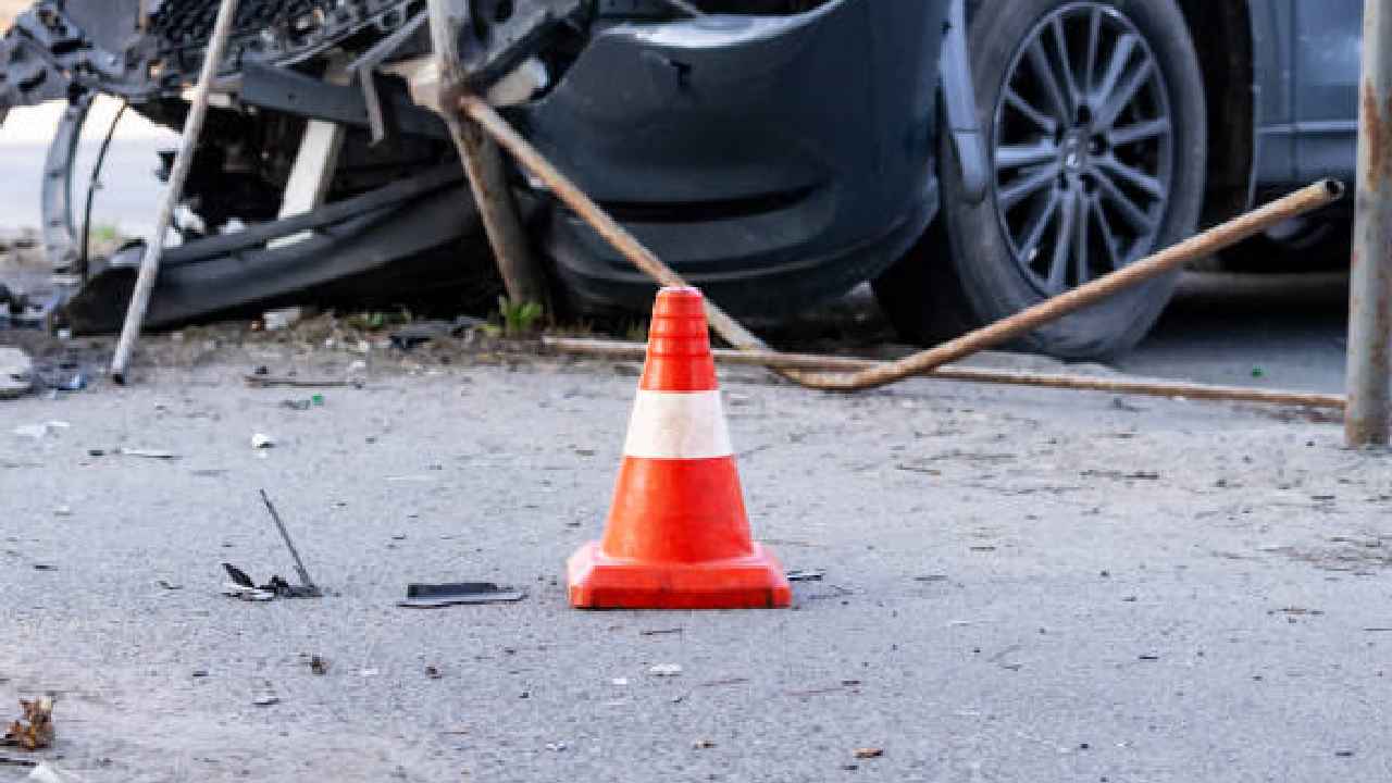 Road Accident: టైరు పేలడంతో ఘోర ప్రమాదం.. 9మంది దుర్మరణం..
