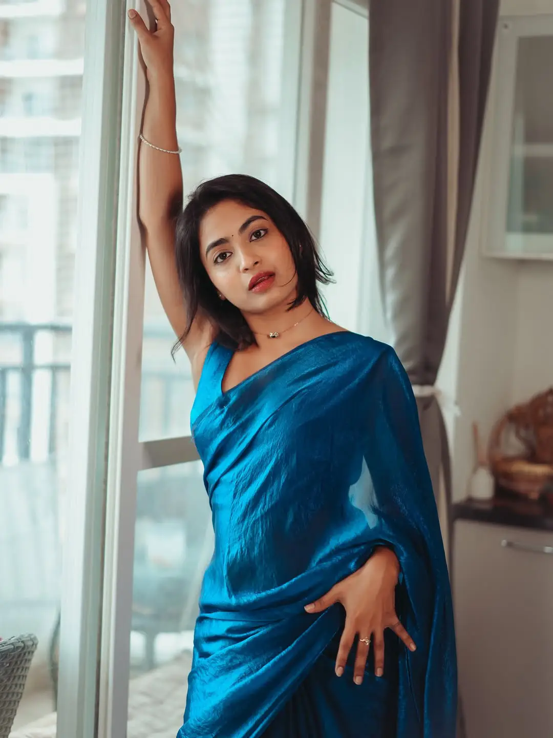 Alekhya Harika shows off her beauty in a blue saree (1)