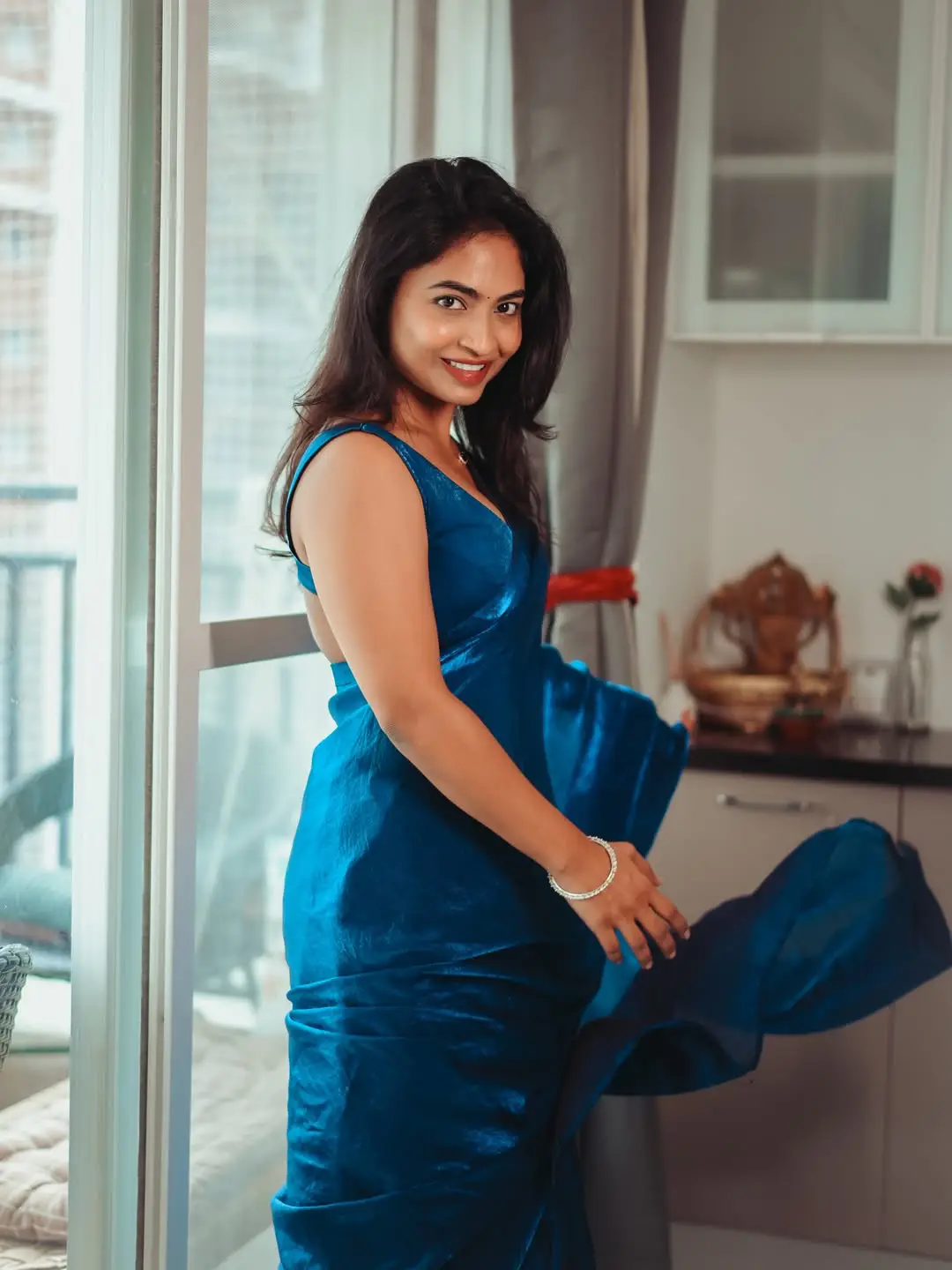 Alekhya Harika shows off her beauty in a blue saree (1)