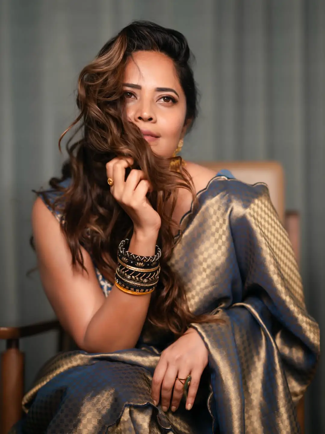 Anasuya Bharadwaj hot and glamorous show (1)