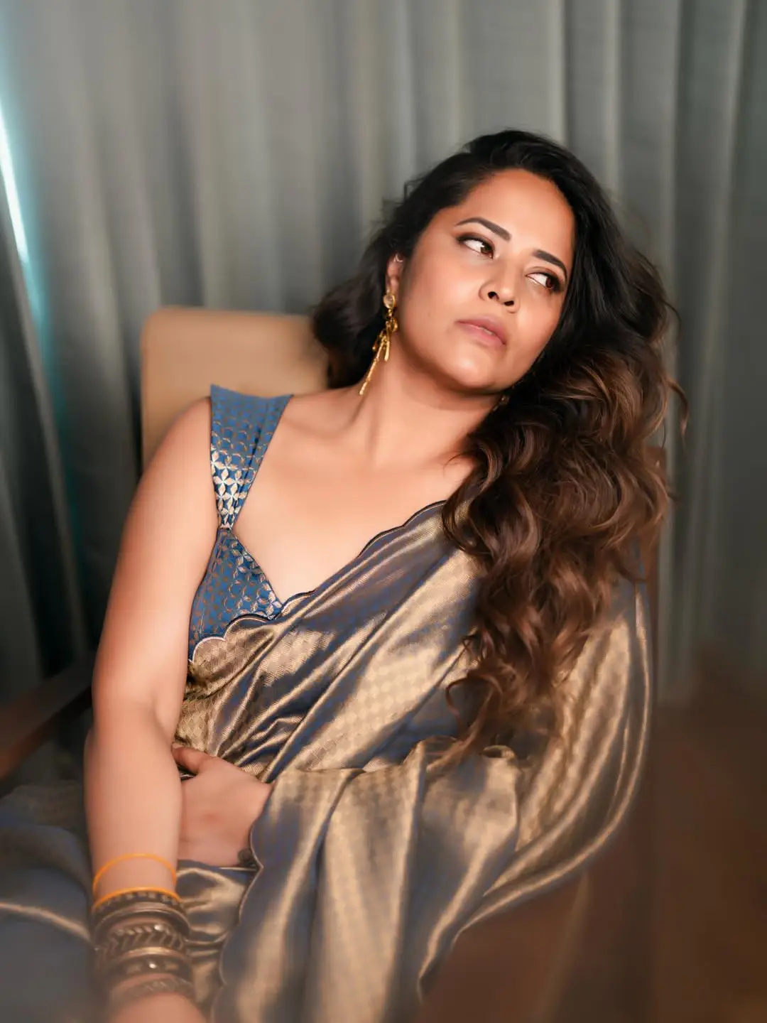 Anasuya Bharadwaj hot and glamorous show (1)