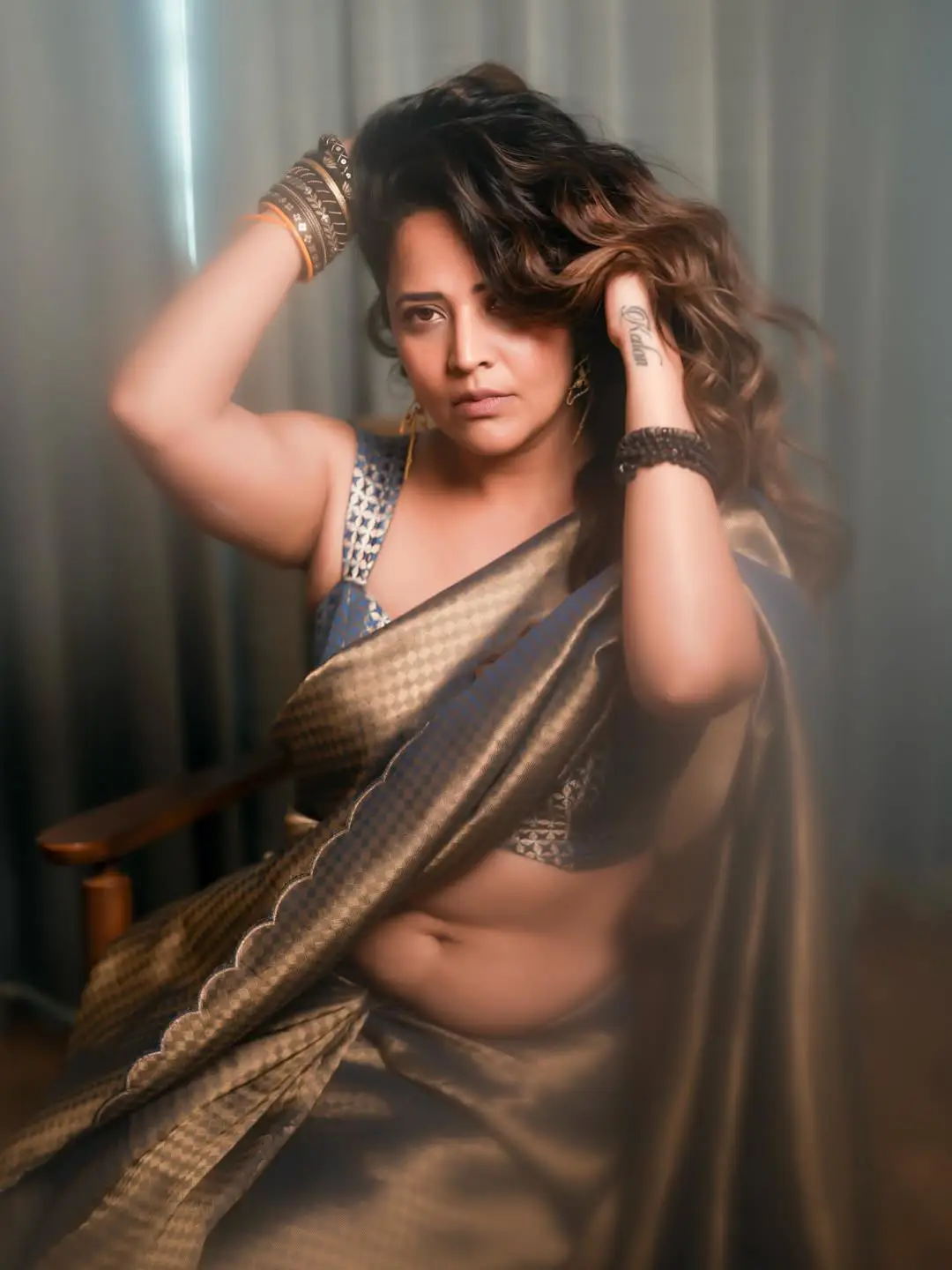 Anasuya Bharadwaj hot and glamorous show (1)