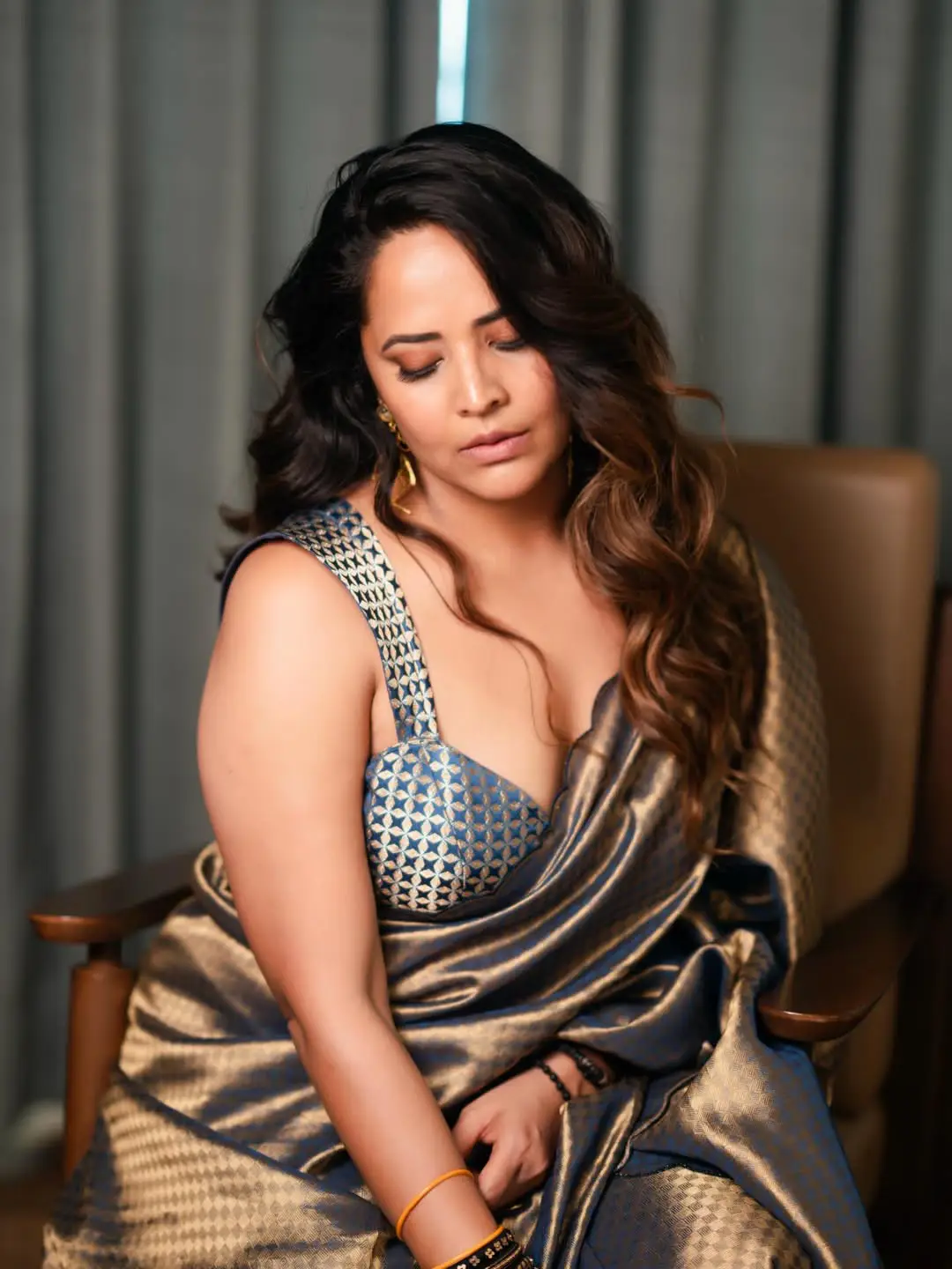 Anasuya Bharadwaj hot and glamorous show (1)