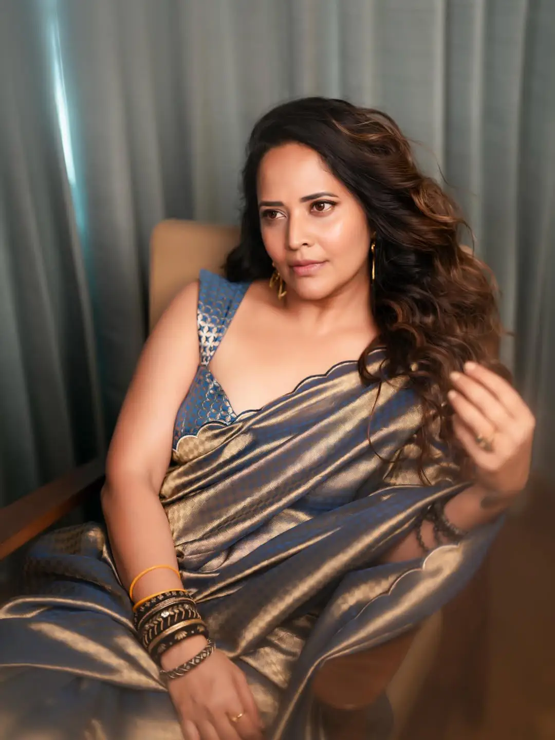 Anasuya Bharadwaj hot and glamorous show (1)