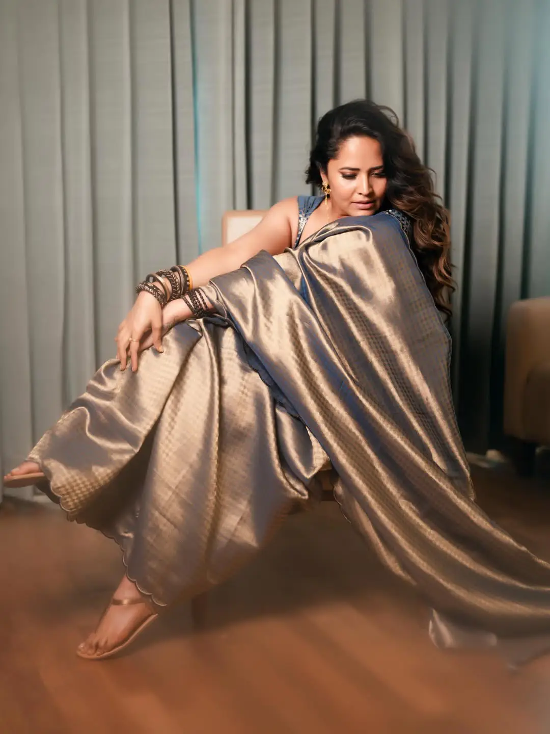 Anasuya Bharadwaj hot and glamorous show (1)
