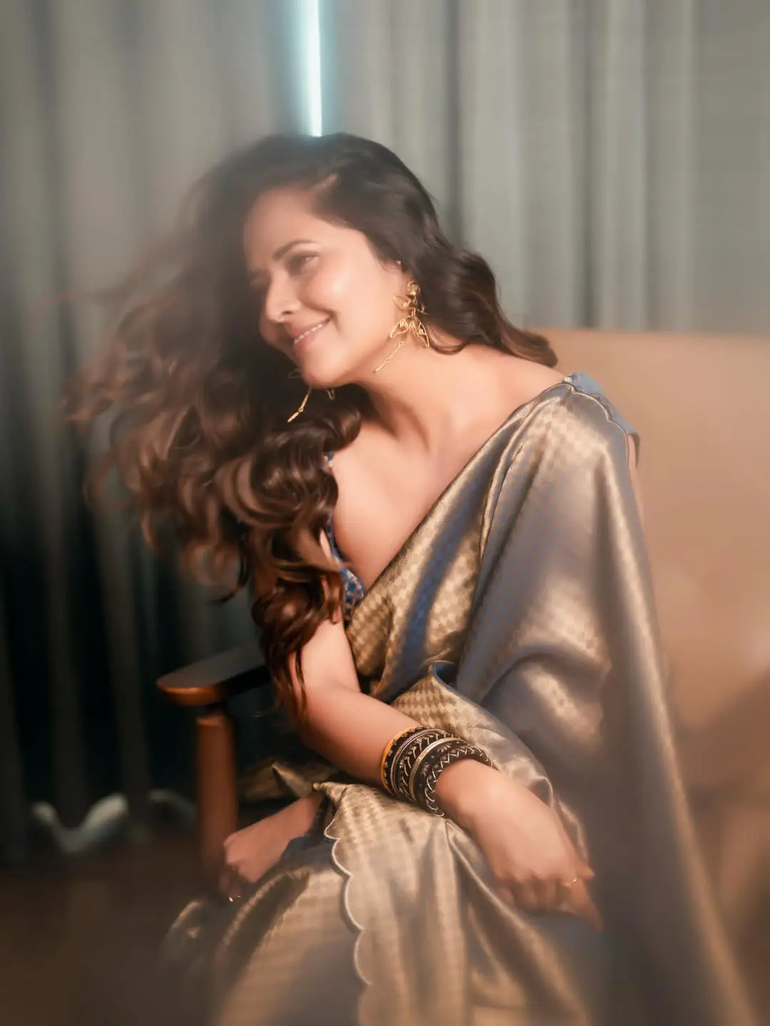 Anasuya Bharadwaj hot and glamorous show (1)