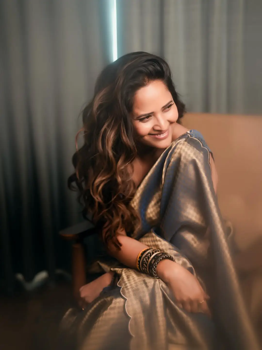 Anasuya Bharadwaj hot and glamorous show (1)