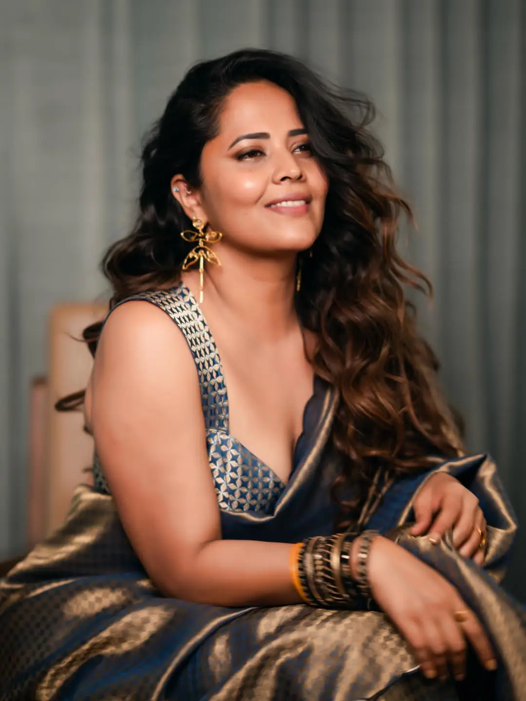 Anasuya Bharadwaj hot and glamorous show (1)
