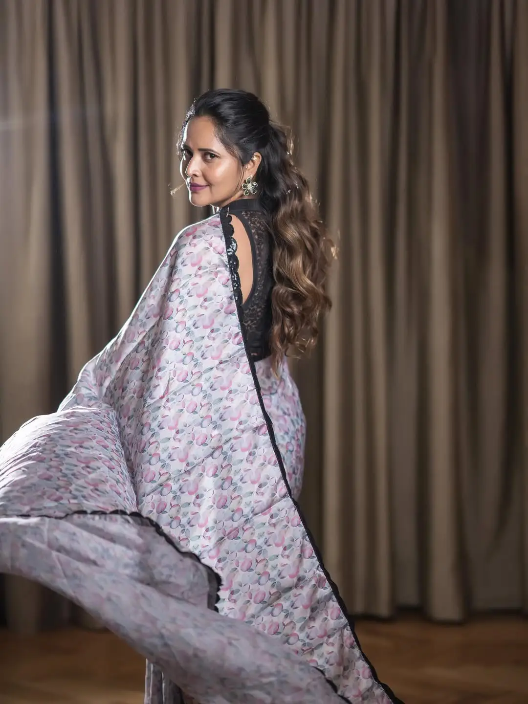 Anasuya Bharadwaj latest glamour photos (1)