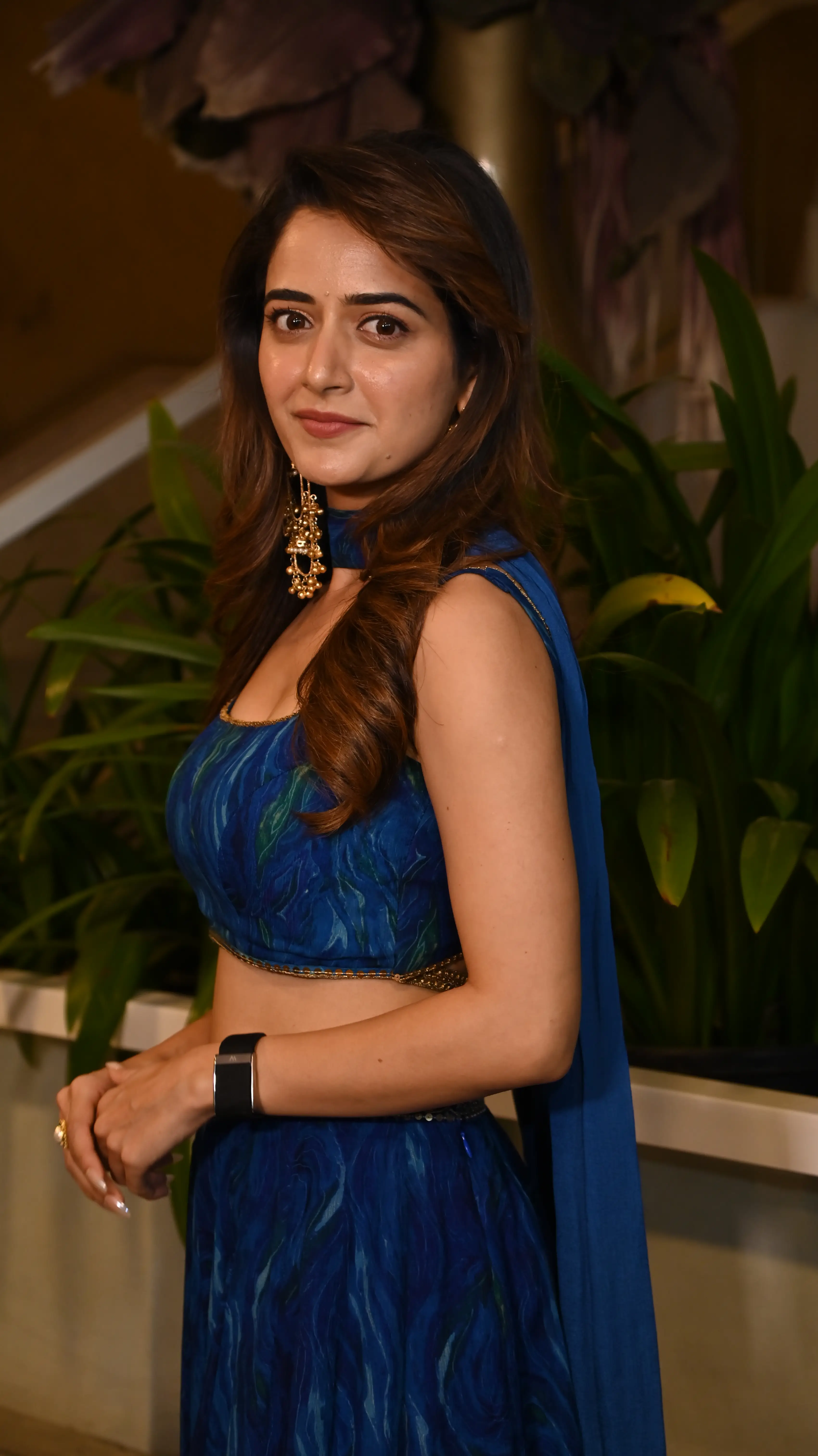 Ashika Ranganath cute photos from the Bhartha Mahasayulaku Wignyapthi movie event. (1)
