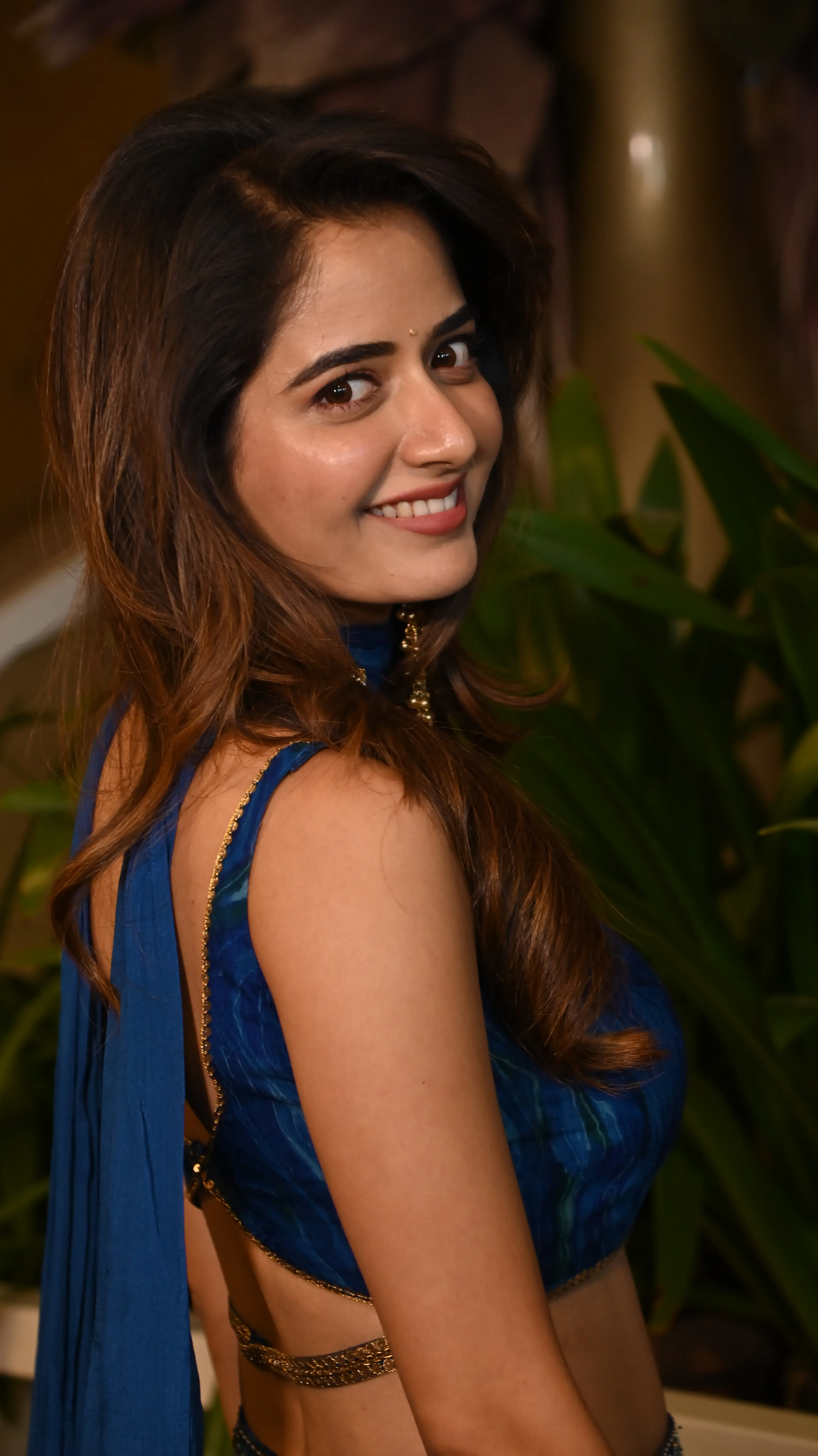Ashika Ranganath cute photos from the Bhartha Mahasayulaku Wignyapthi movie event. (1)