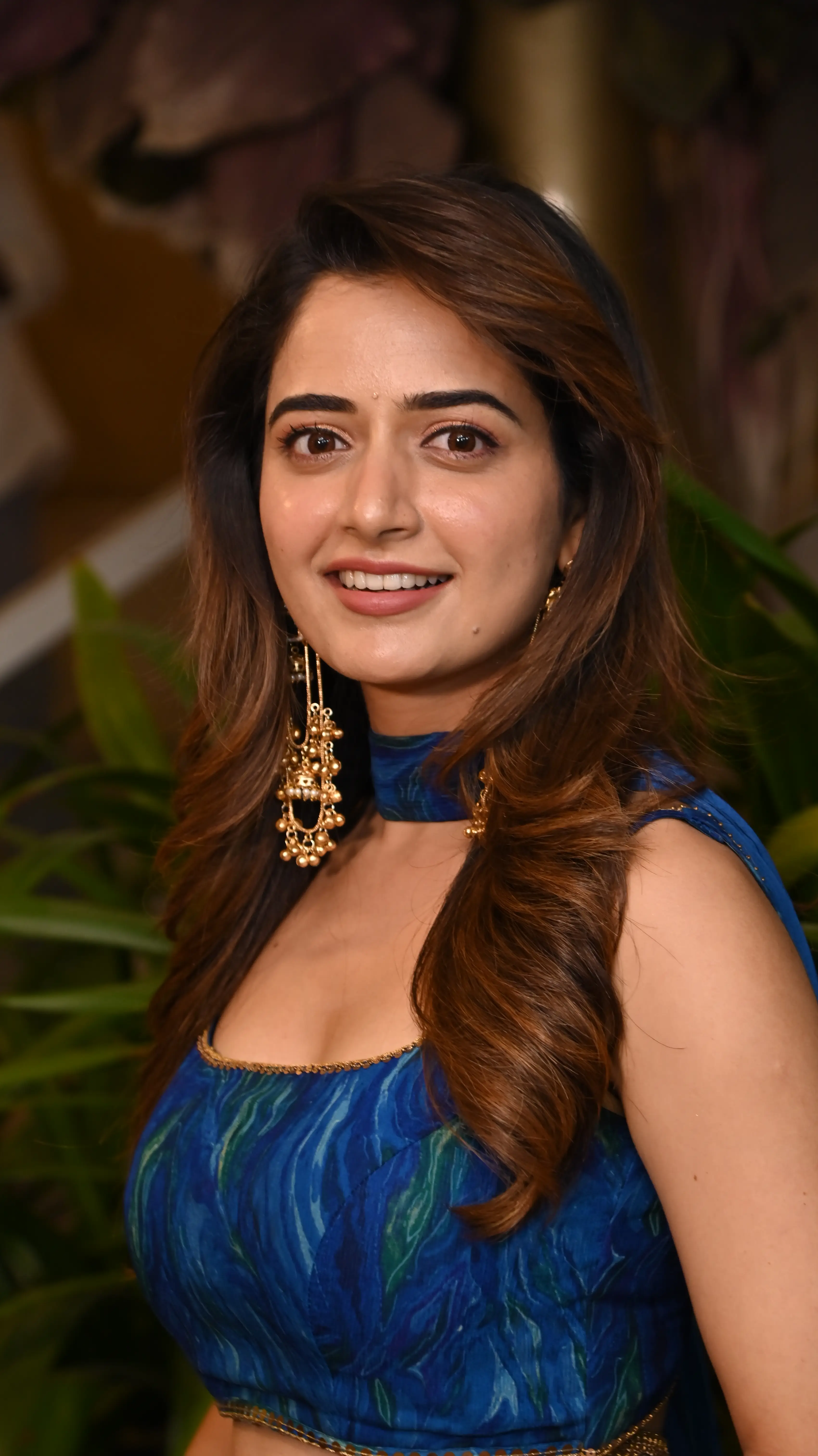 Ashika Ranganath cute photos from the Bhartha Mahasayulaku Wignyapthi movie event. (1)