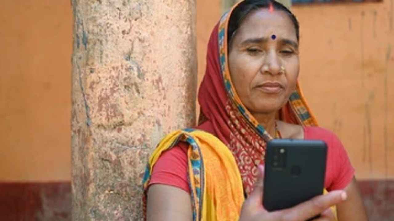 నో కెమెరా.. ఓన్లీ కీ ప్యాడ్స్.. ఆ ఊరిలో మహిళలు, బాలికలు స్మార్ట్ ఫోన్ల వాడకంపై నిషేధం.. కారణం ఇదే..