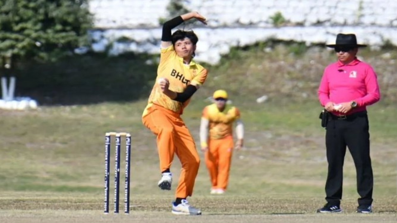 Sonam Yeshey : వీడెవండీ బాబు.. బాల్ వేస్తే వికెట్ ప‌డాల్సిందే.. టీ20 మ్యాచ్‌లో 8 వికెట్లు.. చ‌రిత్ర సృష్టించిన భూటాన్ బౌల‌ర్ సోనమ్ యెషే