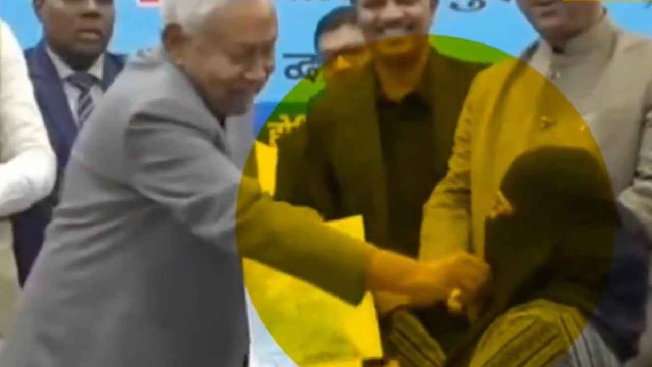 Cm Nitish Kumar: అయ్యయ్యో.. మహిళ హిజాబ్ లాగిన ముఖ్యమంత్రి.. మరో వివాదంలో సీఎం నితీశ్ కుమార్..
